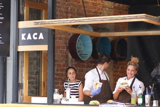 Свинско краче с лавандула и коктейл с мащерка предлага ресторант в София